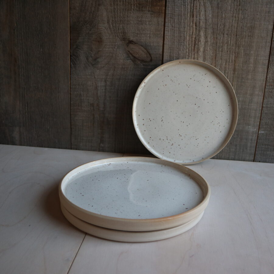 ONTBIJTBORD - WIT MET SPIKKELGLAZUUR